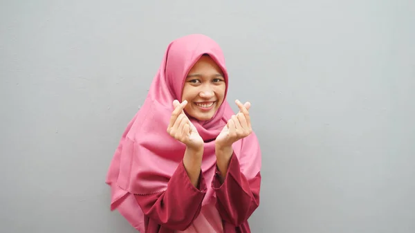 Portrait Asian Muslim Woman Smiling Camera Making Love Heart Sign — Stok Foto