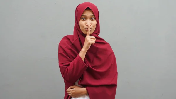 Wanita Muslim Asia Diam Tanda — Stok Foto