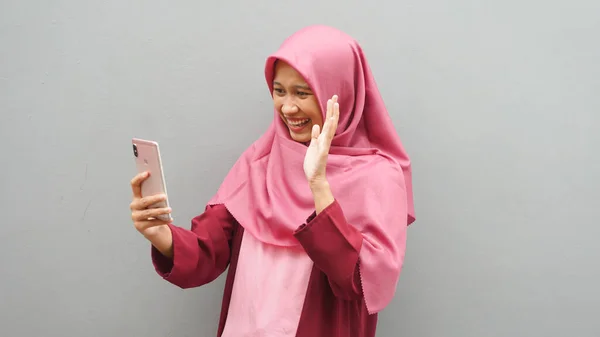 Asiático Musulmán Mujer Video Llamada Gesto —  Fotos de Stock