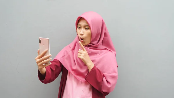 Asiatico Musulmano Donna Video Chiamata Gesto — Foto Stock