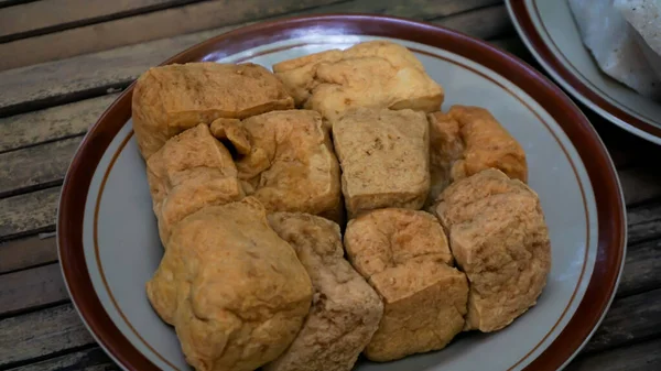 Ndonezian Mâncare Tradițională Prăjită Tofu Umplut Legume Tahu Isi Servit — Fotografie, imagine de stoc