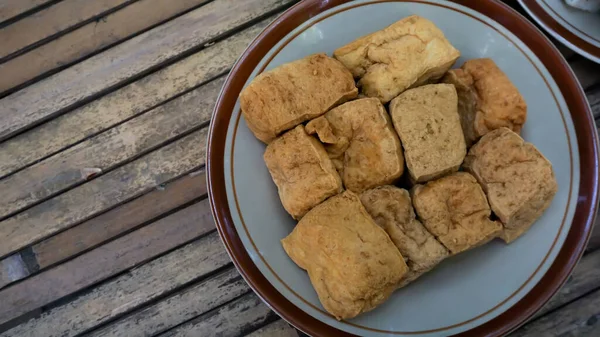 Ndonezian Mâncare Tradițională Prăjită Tofu Umplut Legume Tahu Isi Servit — Fotografie, imagine de stoc