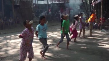 9 Ağustos 2020, Yogyakarta, Endonezya: Bağımsızlık Günü kutlamalarında yarışan Endonezya krakerlerinin portresi