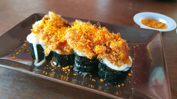 Set Roti Gulung Sushi Dengan Wasabi Dan Jahe Latar Belakang — Stok Foto