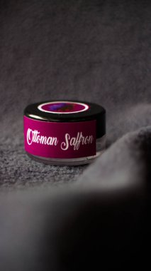 Paketlemede safran çiçeği, otoman hindisinden.