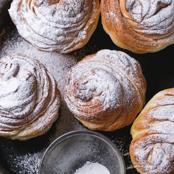 Modern Pastries Cruffins Croissant Muffin Sugar Powder Served Clay Tray — Stock Photo, Image