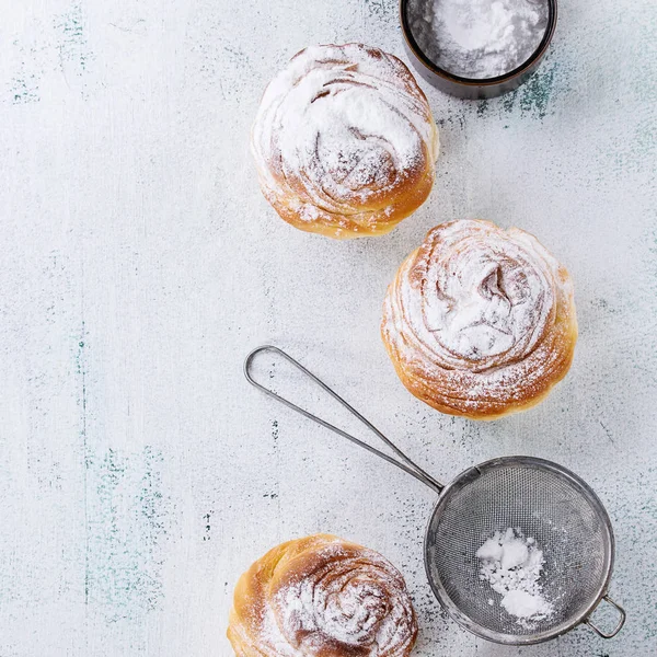 Modern Pastries Cruffins Croissant Muffin Sugar Powder Served Vintage Sieve — Stock Photo, Image