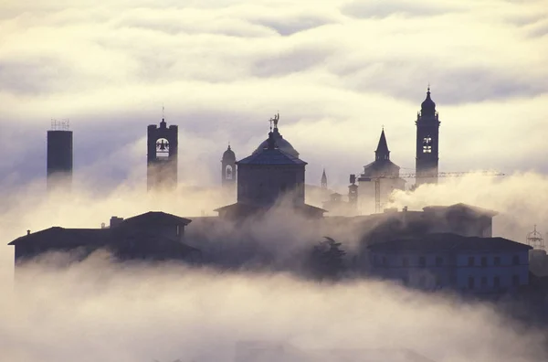 Bérgamo Lombardía Italia Las Nubes —  Fotos de Stock