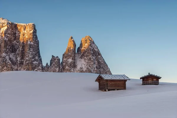 Pierwsze Promienie Słoneczne Szczyty Sciliar Schlern Alpe Siusi Dolomity Trentino — Zdjęcie stockowe