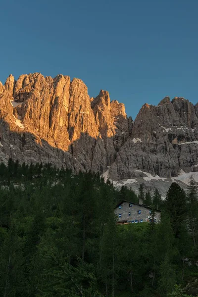 Pôr Sol Grupo Sorapiss Por Trás Refúgio Vandelli Tomar Últimos — Fotografia de Stock