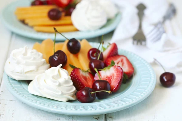 Süßigkeiten Und Obstteller — Stockfoto