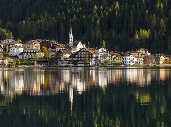 Village Alleghe Lago Alleghe Lábánál Mount Civetta Egyik Ikon Dolomitok — Stock Fotó