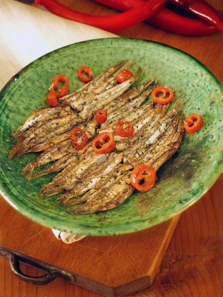 传统的卡拉布里亚食谱 阿利奇斯卡蒂特 凤尾鱼在锅里煮辣椒 卡拉布里亚 意大利 — 图库照片