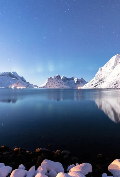 Snowy Peaks Reflected Frozen Sea Starry Winter Night Reine Bay — Stock Photo, Image