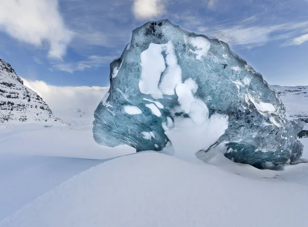 冬季在瓦特纳乔库尔恩普的冰川斯维纳费尔斯乔库尔 冰冻的冰川湖与冰山 — 图库照片