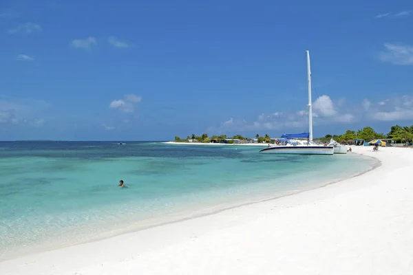 Turistler Kumsalda Krasqui Archipelago Los Roques Ulusal Parkı Nda Venezuela — Stok fotoğraf