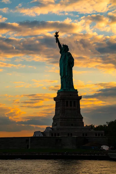 Estátua Liberdade Ilha Ellis Nova York Pôr Sol — Fotografia de Stock