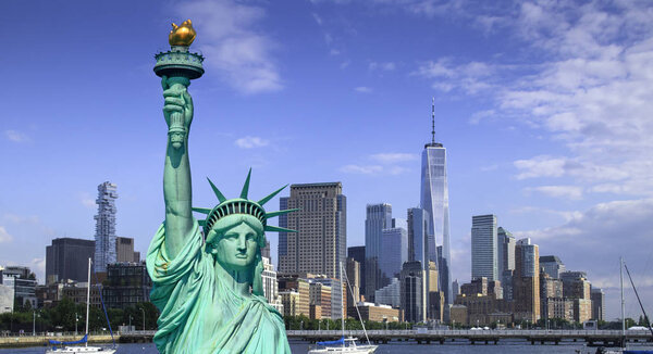 Манхэттен в центре Нью-Йорка во второй половине дня
