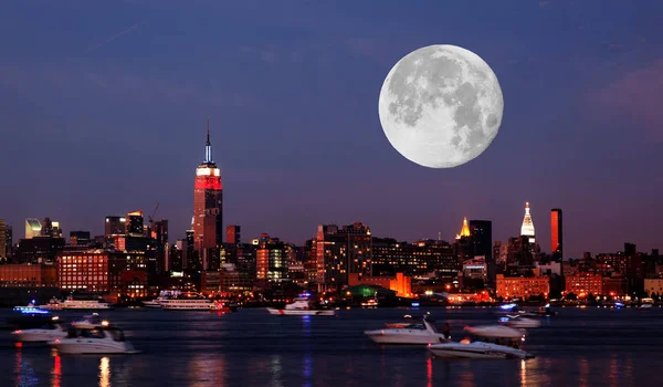 Mid Town Manhattan Skyline Super Moon — Stock Photo, Image