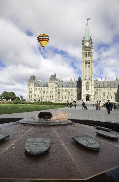 オタワ カナダで有名な国会議事堂の建物 — ストック写真