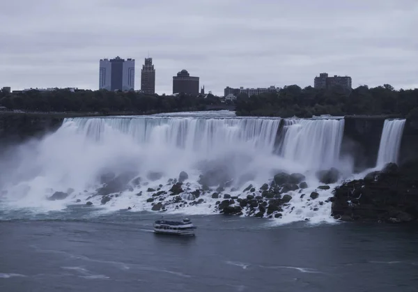 Americký Niagara Falls Při Pohledu Kanady Royalty Free Stock Fotografie