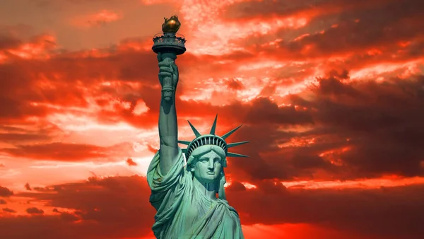 Statue Liberty Dramatic Sky Sunrise — Stock Photo, Image