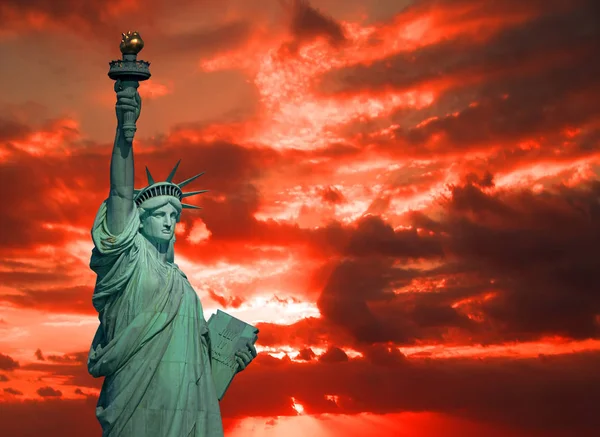 Statue Liberty Dramatic Sky Sunrise Background — Stock Photo, Image