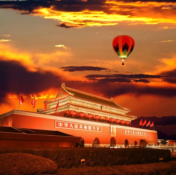 中国城市地标北京日落时的天安门 — 图库照片