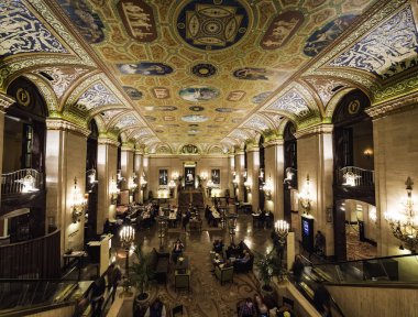 Chicago, Illinois 20 Ekim 2018: Lobi ve tarihi Palmer House Otel 1875 yılında inşa birçok kişi ile tavan