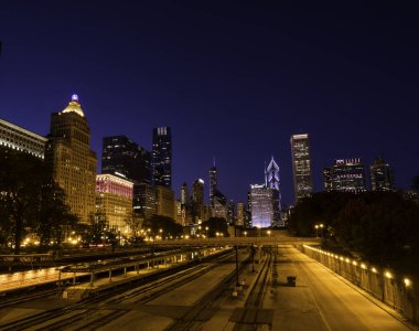 Chicago, Illinois - 21 Ekim 2018: Downtown Chicago şehir manzarası, gece