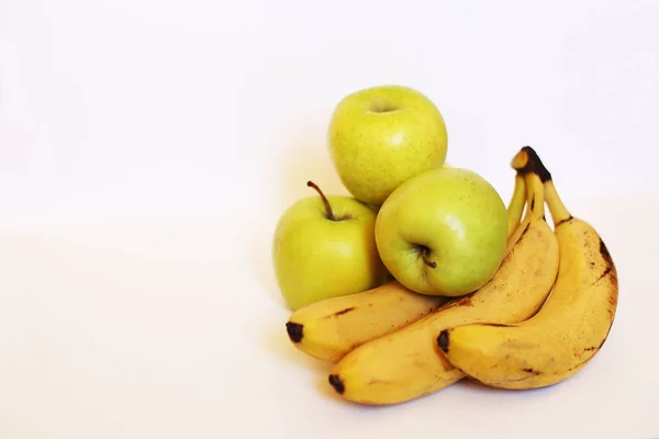 Sağlıklı Yeşil Detoks. Taze Elma ve muz