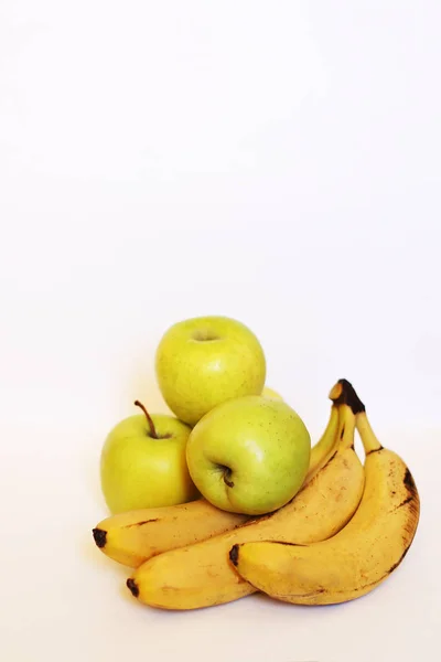 Sağlıklı Yeşil Detoks. Taze Elma ve muz