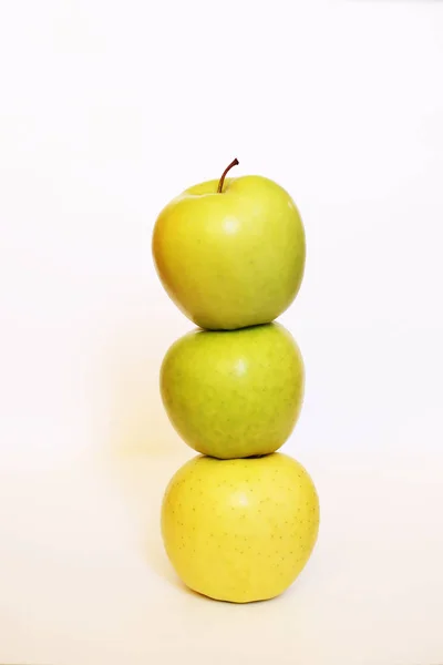 Sağlıklı Yeşil Detoks. Taze Elma