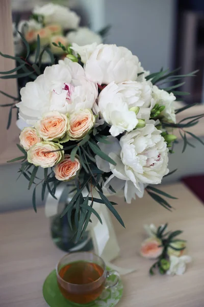 Gelin çiçekleri ve çay sabahı