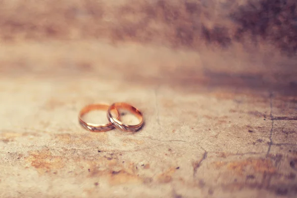 doku üzerinde tören düğün yüzükleri dekorasyon