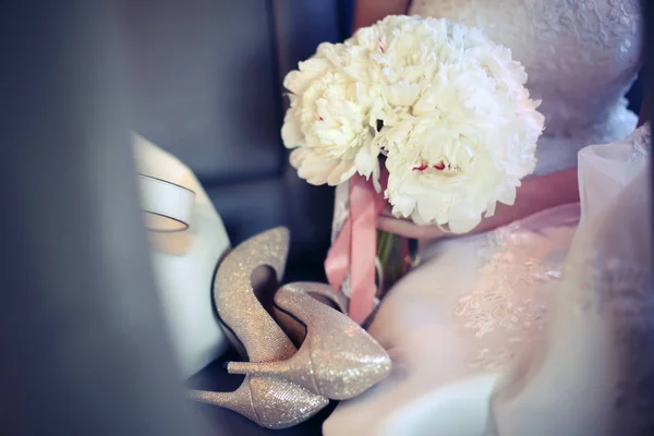 düğün buket gelin çiçekler ve shoeses