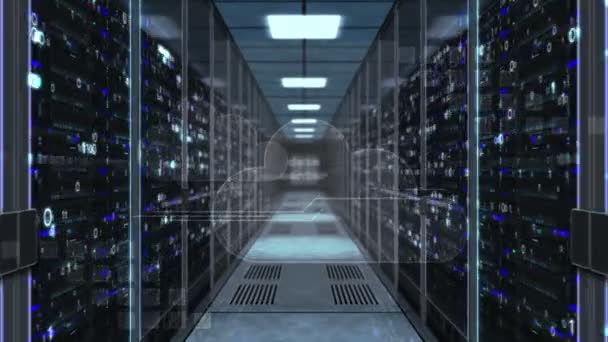 Datenspeicherung und digitales Computing-Konzept mit Cloud-Symbol auf Glastür im Serverraum. Flucht durch den Korridor mit großen Computerregalen. endlose und loopable 3D abstrakte Animation.