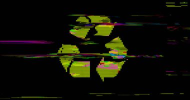 Geri dönüşüm sembolü çarpıtılmış ve bozulma efekti 3 boyutlu resimleme. Çevre koruma ve atık yönetimi soyut kavramı. Gürültülü retro TV tarzı arkaplan.