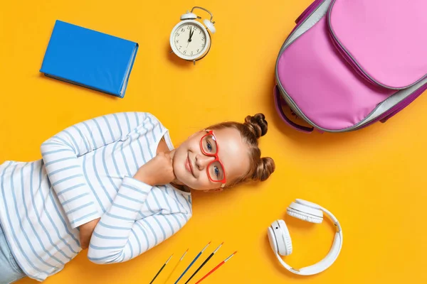 Terug Naar School Een Schattig Klein Meisje Met Een Bril — Stockfoto