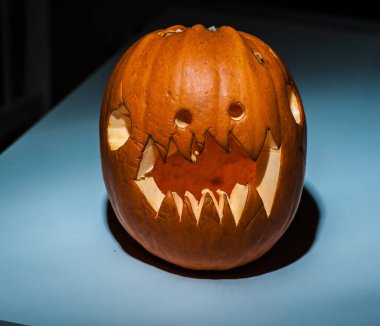 Oyulmuş ve korkunç balkabağı..