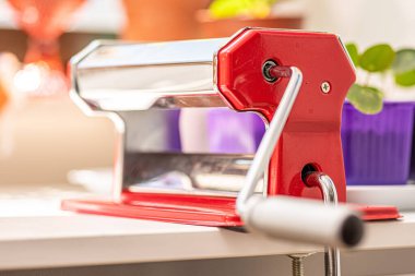 Polimer kil için kullanılan makarna makinesi.