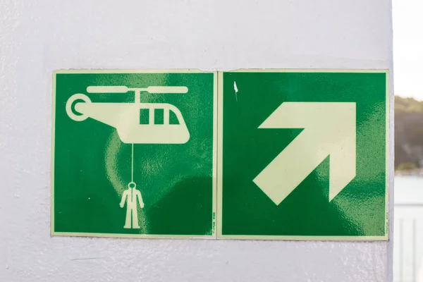 Sign Showing Way Designated Helicopter Evacuation Zone — Stock Photo, Image
