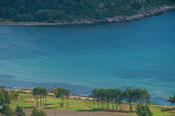 Liten Golfbana Vid Fjord — Stockfoto