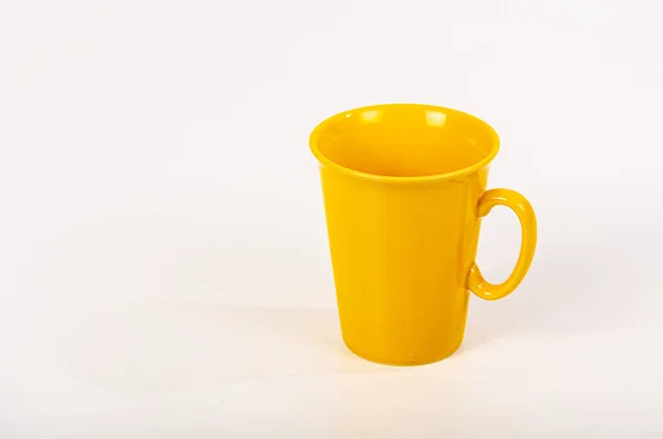 Tasse Café Jaune Droitier Sur Fond Blanc — Photo