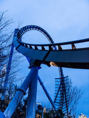 Lunapark treni raylarının ayrıntıları