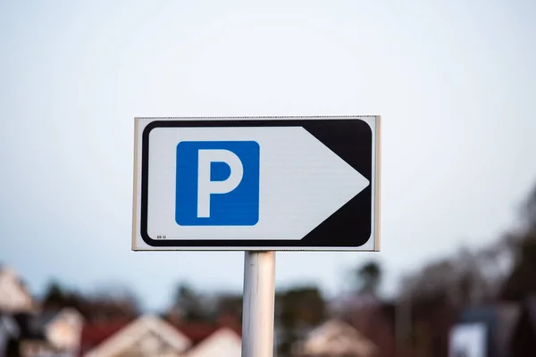 Parking Sign Rooftops Background — Stock Photo, Image