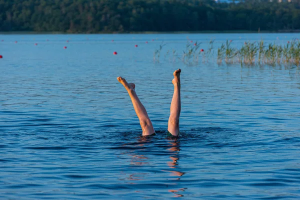 Person Standing Upside Lake Legs Visible Water — Stock Photo, Image