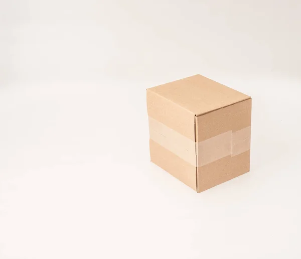Brązowe Małe Kartonowe Pudełko Białym Tle — Zdjęcie stockowe