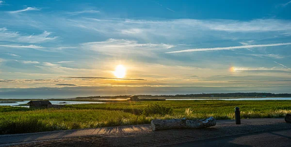 Krásný Letní Západ Slunce Nad Pobřežím Parhelionem Sluneční Pes Pravé — Stock fotografie