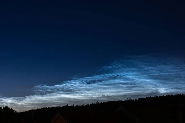 Noctilucent Felhők Magasan Égen Éjfélkor — Stock Fotó